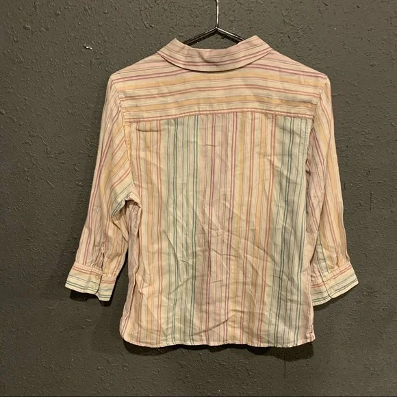 Women’s Eddie Bauer Button Down Shirt - Picture 3 of 3